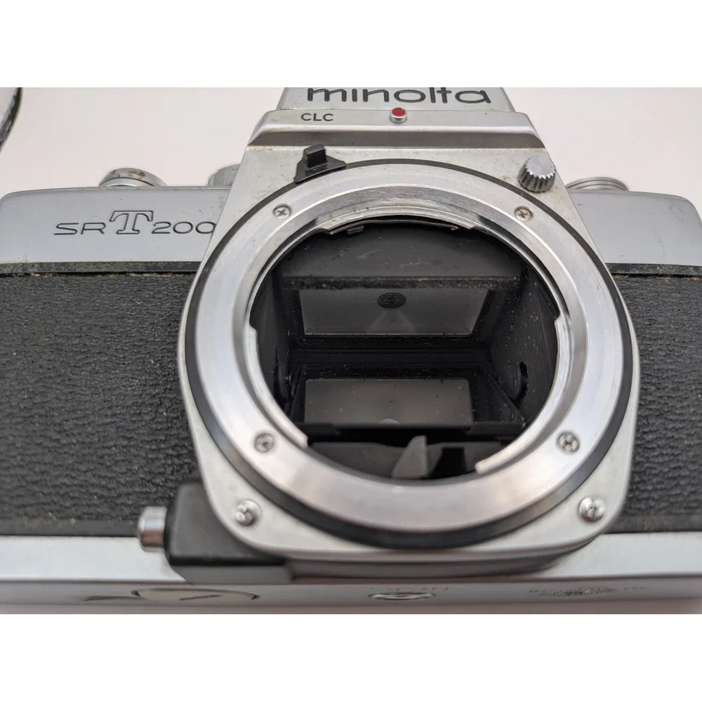 Minolta SRT 200 Film Camera‎ 35mm SLR Chrome Black Zoom Lens Japan Vintage FLAWS